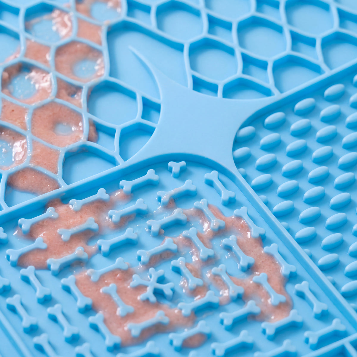 Calm Lick Mat - Blue - close up