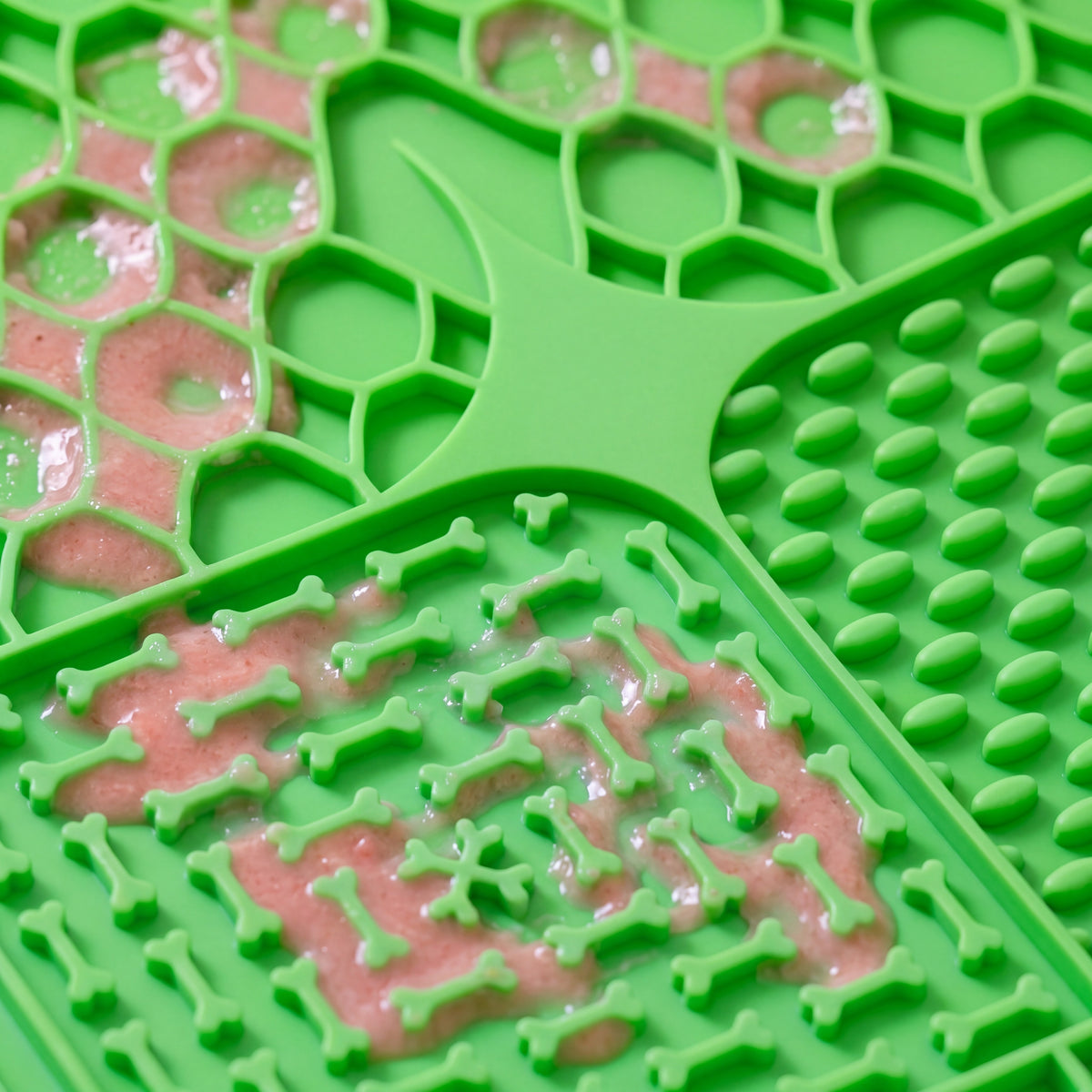 Calm Lick Mat - Green - close up