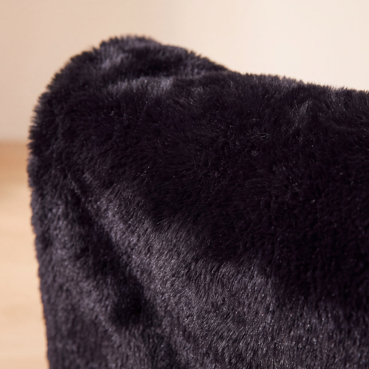Cradle Radiator Bed - Black - close up