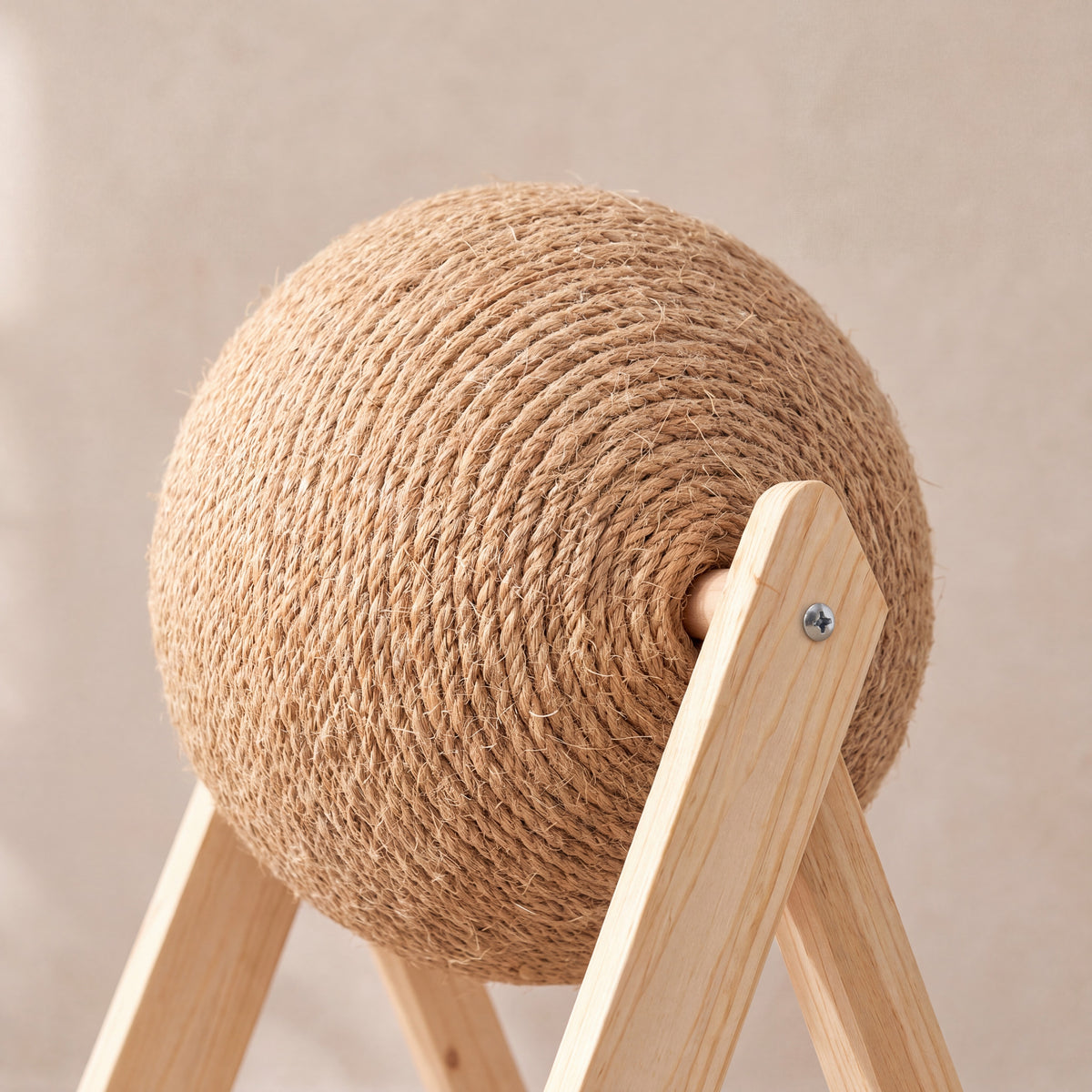 Globe Sisal Scratcher - Lounger Base - close up