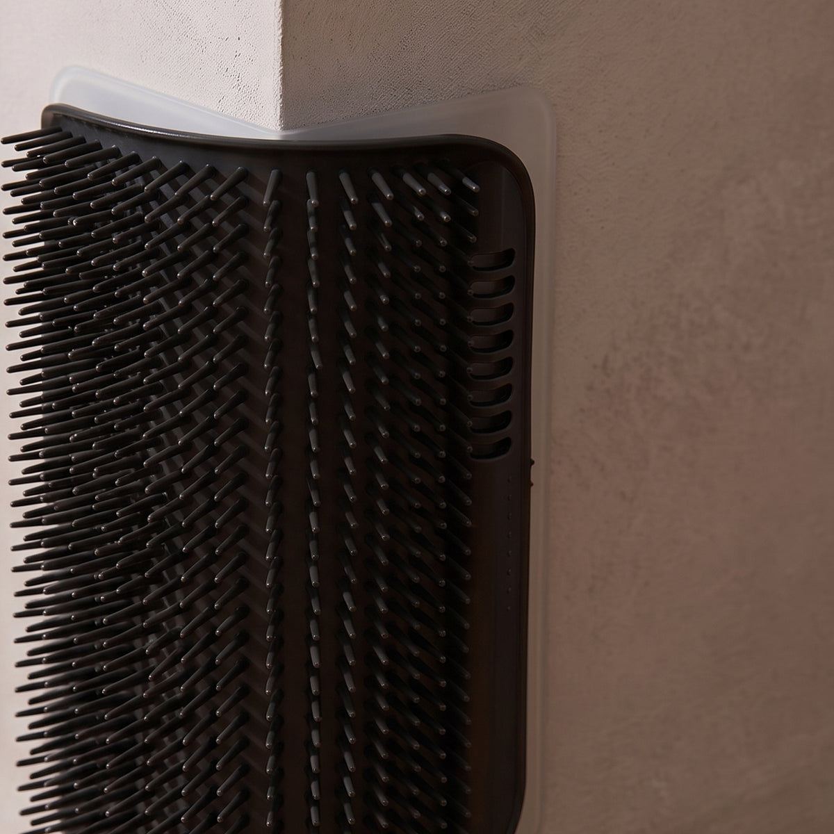 Nook Corner Groomer - Black - close up