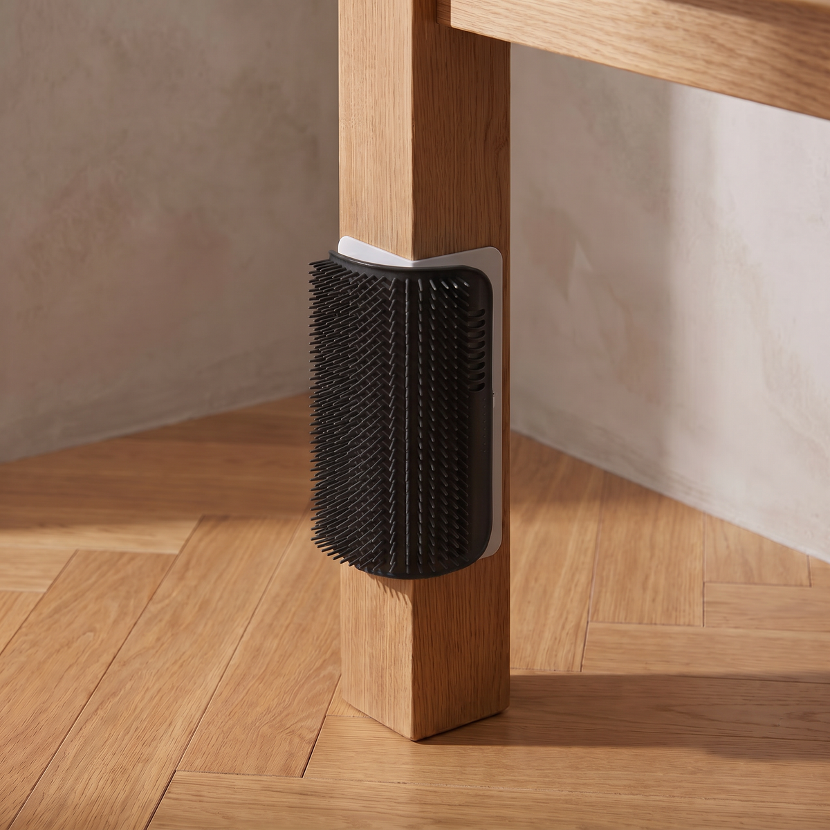 Nook Corner Groomer - Black - on a table leg