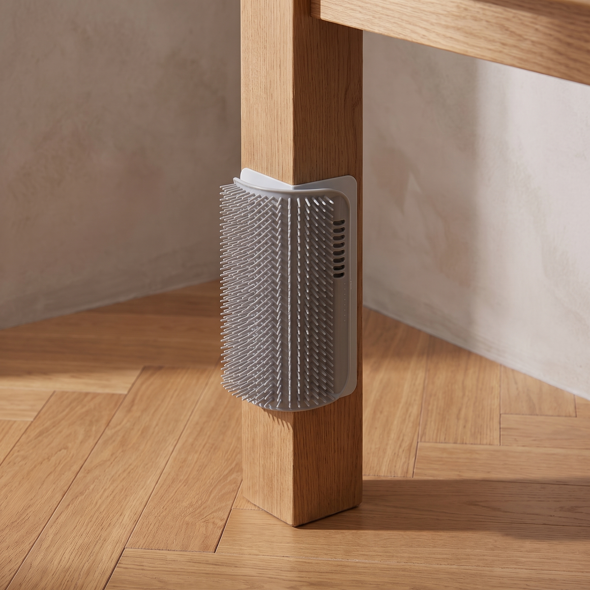 Nook Corner Groomer - Grey - on a table leg