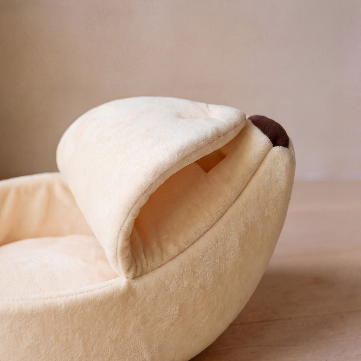 Snug Banana Bed - WHITE - close up