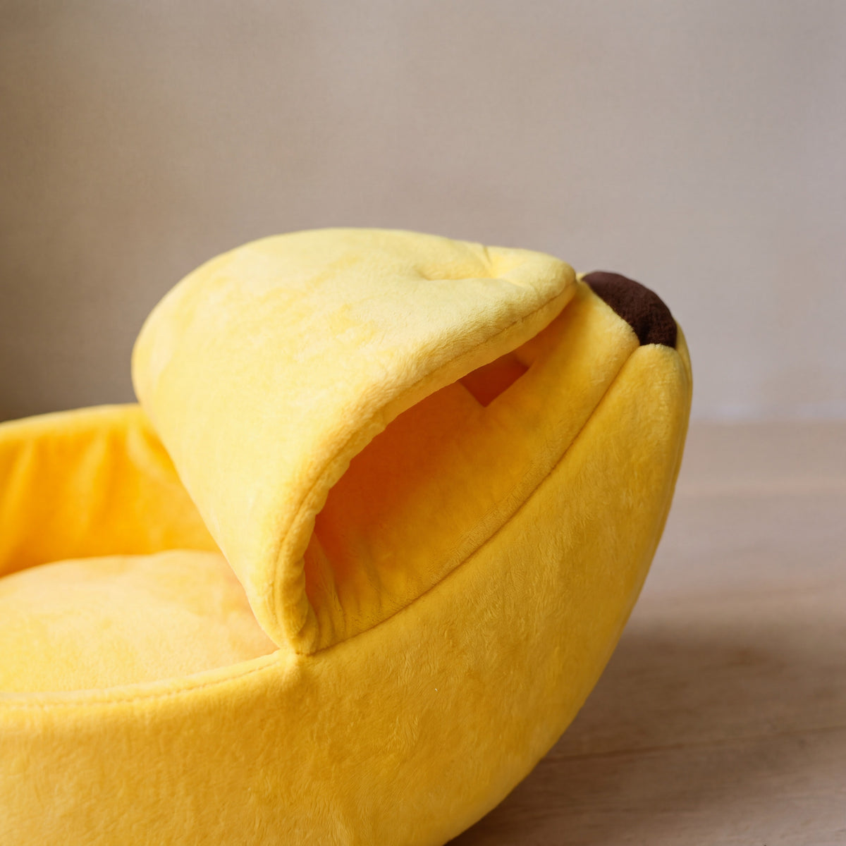 Snug Banana Bed - YELLOW - close up
