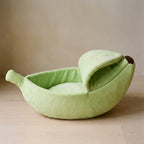 Snug Banana Bed light green banana cat bed - detail